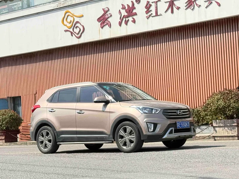 Hyundai ix25 2015 1.6L Type noble automatique à deux roues motrices DLX extérieur photo 2 Hyundai ix25 2015 1.6L Type noble automatique à deux roues motrices DLX extérieur photo 2