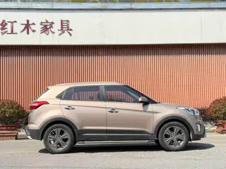 Hyundai ix25 2015 1.6L Type noble automatique à deux roues motrices DLX extérieur photo 5 Hyundai ix25 2015 1.6L Type noble automatique à deux roues motrices DLX extérieur photo 5
