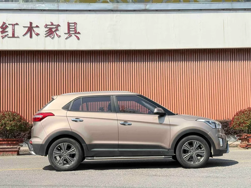 Hyundai ix25 2015 1.6L Type noble automatique à deux roues motrices DLX extérieur photo 5 Hyundai ix25 2015 1.6L Type noble automatique à deux roues motrices DLX extérieur photo 5