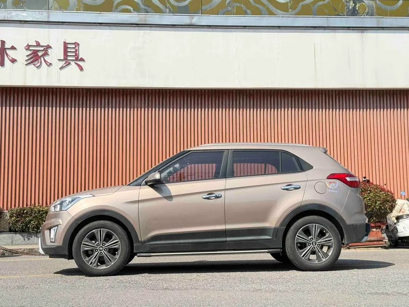 Hyundai ix25 2015 1.6L Type noble automatique à deux roues motrices DLX extérieur photo 6 Hyundai ix25 2015 1.6L Type noble automatique à deux roues motrices DLX extérieur photo 6