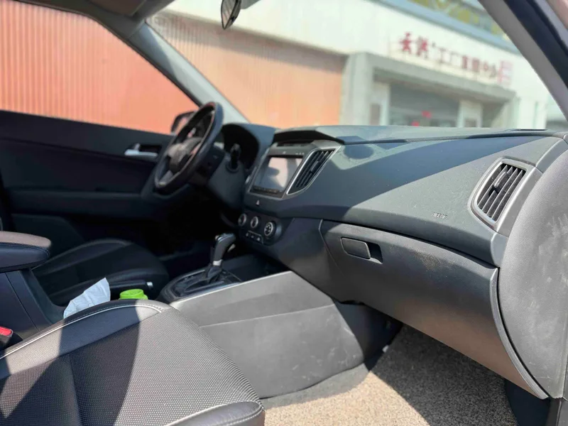 Hyundai ix25 2015 1.6L Type noble automatique à deux roues motrices DLX intérieur photo 16 Hyundai ix25 2015 1.6L Type noble automatique à deux roues motrices DLX intérieur photo 16