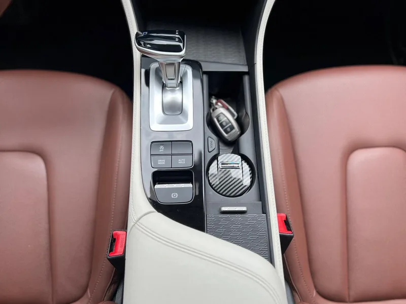 Hyundai Mistra 2021 1.8L MPi CVT Version de luxe LUX intérieur photo 16 Hyundai Mistra 2021 1.8L MPi CVT Version de luxe LUX intérieur photo 16