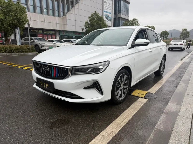 Geely Emgrand 2023 4.ª generación Edición campeona 1.5L CVT Acabado premium exterior foto 1 Geely Emgrand 2023 4.ª generación Edición campeona 1.5L CVT Acabado premium exterior foto 1