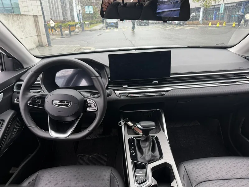 Geely Emgrand 2023 4.ª generación Edición campeona 1.5L CVT Acabado premium interior foto 6 Geely Emgrand 2023 4.ª generación Edición campeona 1.5L CVT Acabado premium interior foto 6