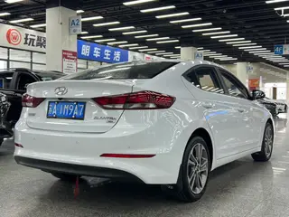 Hyundai Elantra Lingdong 2016 1.6L Auto Zhixuan Modèle phare intérieur photo 10 Hyundai Elantra Lingdong 2016 1.6L Auto Zhixuan Modèle phare intérieur photo 10