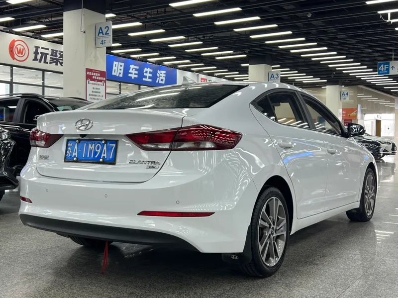 Hyundai Elantra Lingdong 2016 1.6L Auto Zhixuan Modèle phare intérieur photo 10 Hyundai Elantra Lingdong 2016 1.6L Auto Zhixuan Modèle phare intérieur photo 10