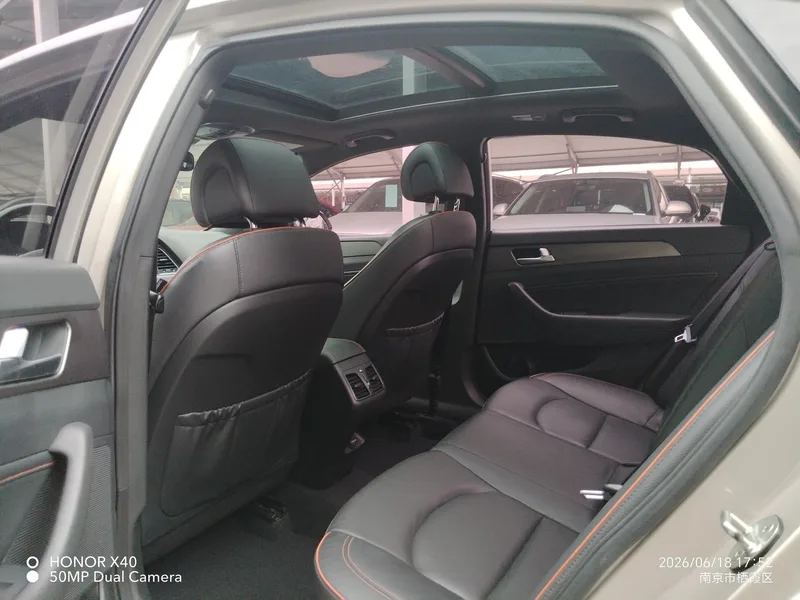 Hyundai Sonata 2015 1.6T GLX Leader intérieur photo 9 Hyundai Sonata 2015 1.6T GLX Leader intérieur photo 9
