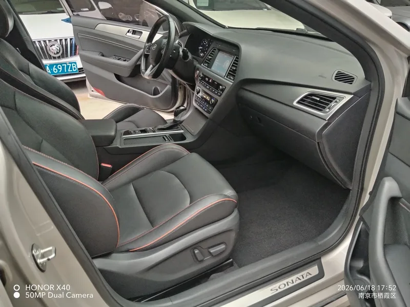 Hyundai Sonata 2015 1.6T GLX Leader intérieur photo 10 Hyundai Sonata 2015 1.6T GLX Leader intérieur photo 10