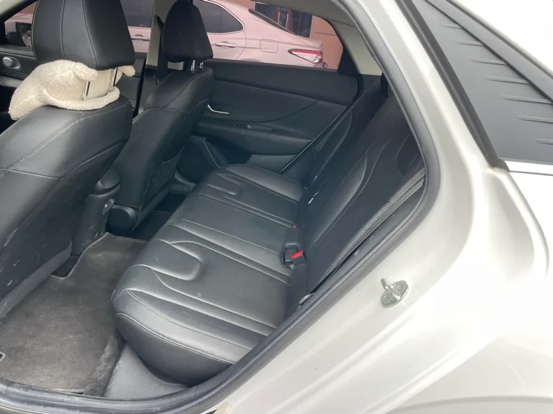 Hyundai Elantra 2021 1.5L CVT LUX Premium Edition interior photo 6 Hyundai Elantra 2021 1.5L CVT LUX Premium Edition interior photo 6