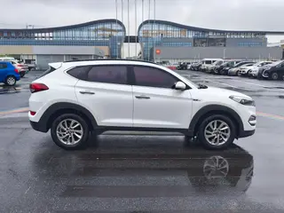 Hyundai Tucson 2018 1.6T Dual-clutch two-wheel drive 15 Anniversary Special Edition exterior photo 4 Hyundai Tucson 2018 1.6T Dual-clutch two-wheel drive 15 Anniversary Special Edition exterior photo 4