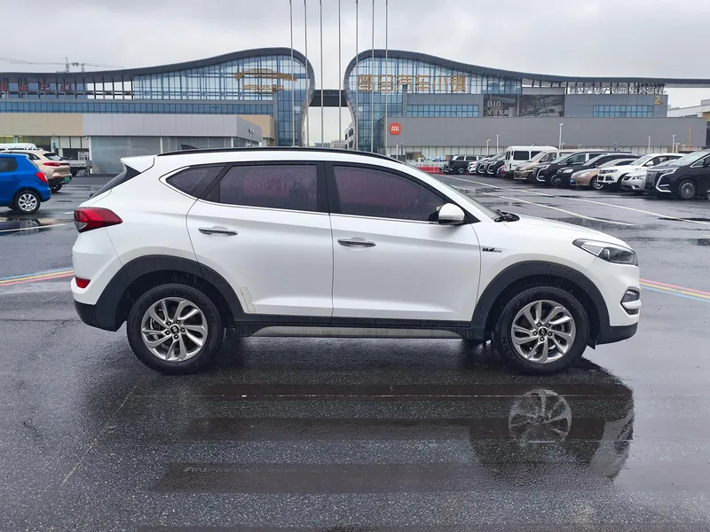 Hyundai Tucson 2018 1.6T Dual-clutch two-wheel drive 15 Anniversary Special Edition exterior photo 4 Hyundai Tucson 2018 1.6T Dual-clutch two-wheel drive 15 Anniversary Special Edition exterior photo 4