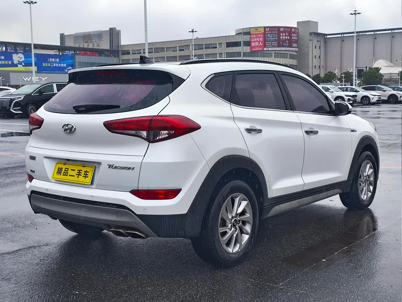 Hyundai Tucson 2018 1.6T Dual-clutch two-wheel drive 15 Anniversary Special Edition exterior photo 8 Hyundai Tucson 2018 1.6T Dual-clutch two-wheel drive 15 Anniversary Special Edition exterior photo 8