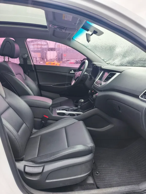 Hyundai Tucson 2018 1.6T Dual-clutch two-wheel drive 15 Anniversary Special Edition interior photo 11 Hyundai Tucson 2018 1.6T Dual-clutch two-wheel drive 15 Anniversary Special Edition interior photo 11