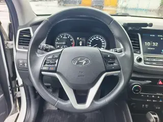 Hyundai Tucson 2018 1.6T Dual-clutch two-wheel drive 15 Anniversary Special Edition interior photo 15 Hyundai Tucson 2018 1.6T Dual-clutch two-wheel drive 15 Anniversary Special Edition interior photo 15