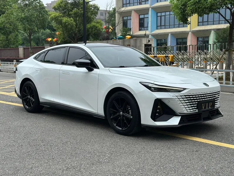 Changan UNI-V 2022 1.5T Premium Trim exterior photo 3 Changan UNI-V 2022 1.5T Premium Trim exterior photo 3