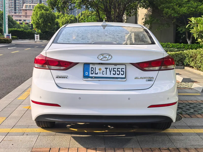 Hyundai Elantra Lingdong 2016 1.6L Auto Zhixuan Type d'élite extérieur photo 5 Hyundai Elantra Lingdong 2016 1.6L Auto Zhixuan Type d'élite extérieur photo 5