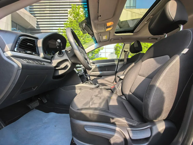 Hyundai Elantra Lingdong 2016 1.6L Auto Zhixuan Type d'élite intérieur photo 6 Hyundai Elantra Lingdong 2016 1.6L Auto Zhixuan Type d'élite intérieur photo 6