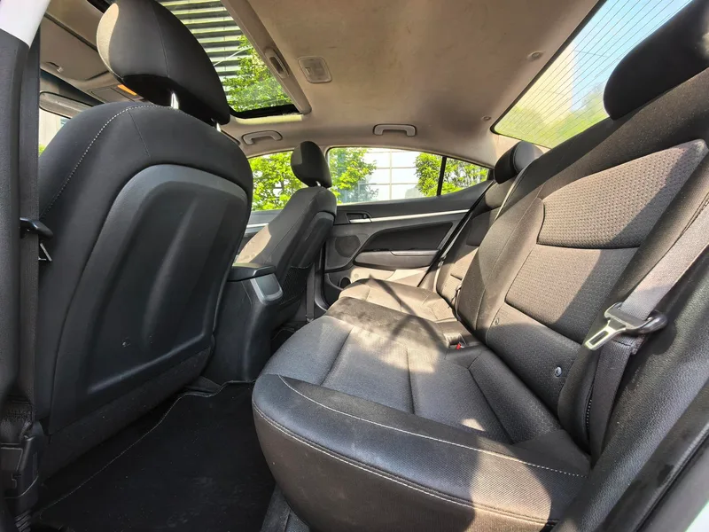 Hyundai Elantra Lingdong 2016 1.6L Auto Zhixuan Type d'élite intérieur photo 7 Hyundai Elantra Lingdong 2016 1.6L Auto Zhixuan Type d'élite intérieur photo 7