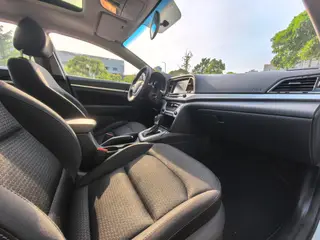 Hyundai Elantra Lingdong 2016 1.6L Auto Zhixuan Type d'élite intérieur photo 8 Hyundai Elantra Lingdong 2016 1.6L Auto Zhixuan Type d'élite intérieur photo 8