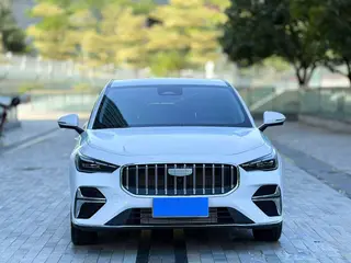 Geely Emgrand 2026 5-е поколение 1.5T DCT Премиальная комплектация экстерьер фото 3 Geely Emgrand 2026 5-е поколение 1.5T DCT Премиальная комплектация экстерьер фото 3