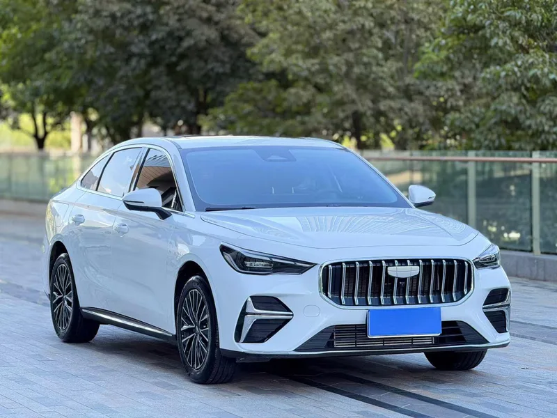 Geely Emgrand 2026 5-е поколение 1.5T DCT Премиальная комплектация экстерьер фото 5 Geely Emgrand 2026 5-е поколение 1.5T DCT Премиальная комплектация экстерьер фото 5