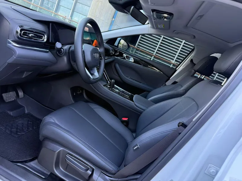Geely Emgrand 2026 5-е поколение 1.5T DCT Премиальная комплектация интерьер фото 7 Geely Emgrand 2026 5-е поколение 1.5T DCT Премиальная комплектация интерьер фото 7