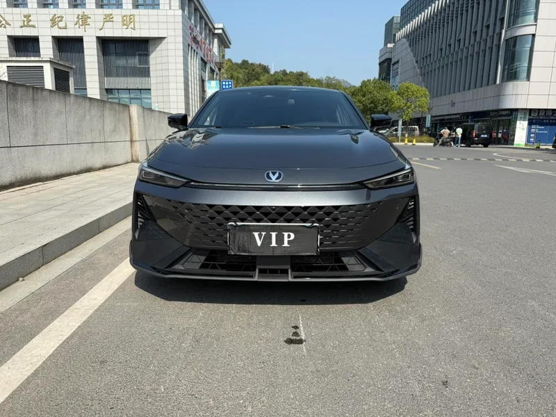 Changan UNI-V 2024 1.5T Sport de luxe extérieur photo 3 Changan UNI-V 2024 1.5T Sport de luxe extérieur photo 3