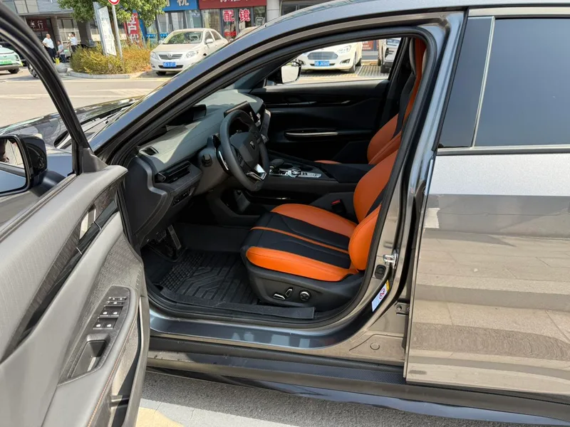 Changan UNI-V 2024 1.5T Sport de luxe extérieur photo 4 Changan UNI-V 2024 1.5T Sport de luxe extérieur photo 4