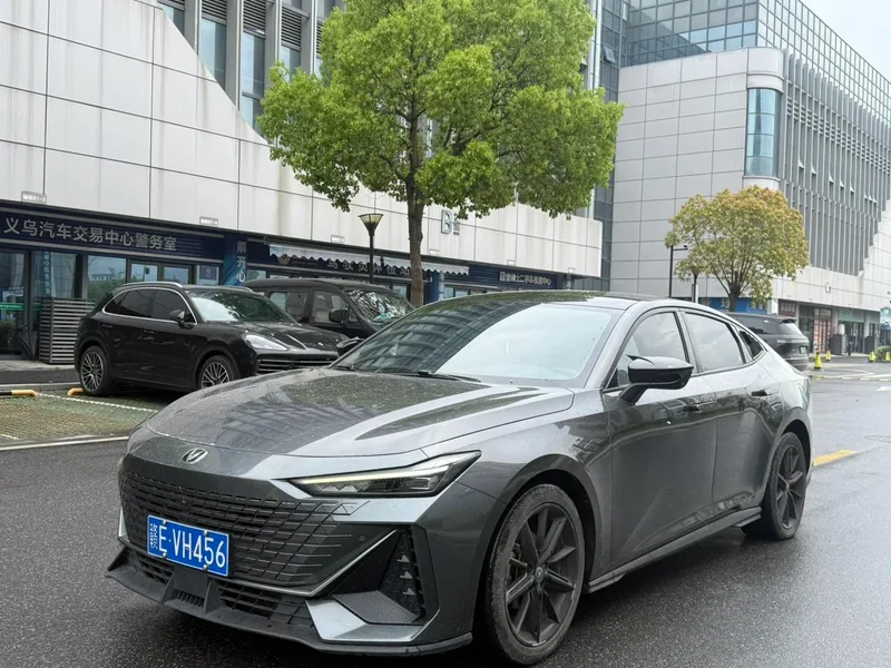 Changan UNI-V 2022 1.5T Premium Trim exterior photo 1 Changan UNI-V 2022 1.5T Premium Trim exterior photo 1