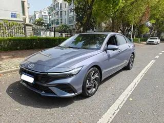 Hyundai Elantra 2023 1.5L CVT LUX Premium Edition