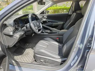 Hyundai Elantra 2023 1.5L CVT LUX Premium Edition interior photo 6 Hyundai Elantra 2023 1.5L CVT LUX Premium Edition interior photo 6