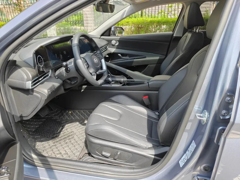 Hyundai Elantra 2023 1.5L CVT LUX Premium Edition interior photo 6 Hyundai Elantra 2023 1.5L CVT LUX Premium Edition interior photo 6