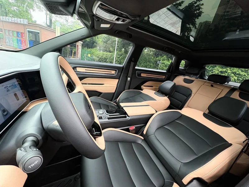 Geely ICON 2023 1.5TD Шоколадно-алкогольная версия интерьер фото 11