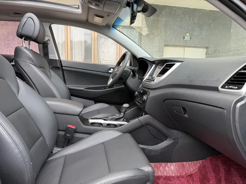 Hyundai Tucson 2015 1.6T Double embrayage, traction avant, version intelligente intérieur photo 11 Hyundai Tucson 2015 1.6T Double embrayage, traction avant, version intelligente intérieur photo 11