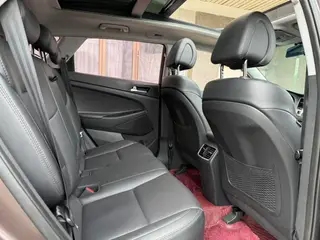 Hyundai Tucson 2015 1.6T Double embrayage, traction avant, version intelligente intérieur photo 12 Hyundai Tucson 2015 1.6T Double embrayage, traction avant, version intelligente intérieur photo 12