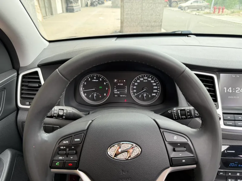 Hyundai Tucson 2015 1.6T Double embrayage, traction avant, version intelligente intérieur photo 14 Hyundai Tucson 2015 1.6T Double embrayage, traction avant, version intelligente intérieur photo 14