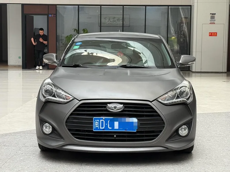 Hyundai Veloster 2015 1.6T Version exclusive automatique extérieur photo 2 Hyundai Veloster 2015 1.6T Version exclusive automatique extérieur photo 2