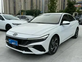 Hyundai Elantra 2023 1.5L CVT LUX Премиум-версия