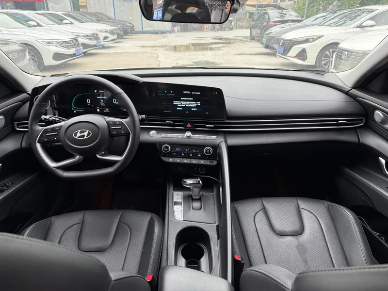 Hyundai Elantra 2023 1.5L CVT LUX Premium Edition exterior photo 6 Hyundai Elantra 2023 1.5L CVT LUX Premium Edition exterior photo 6