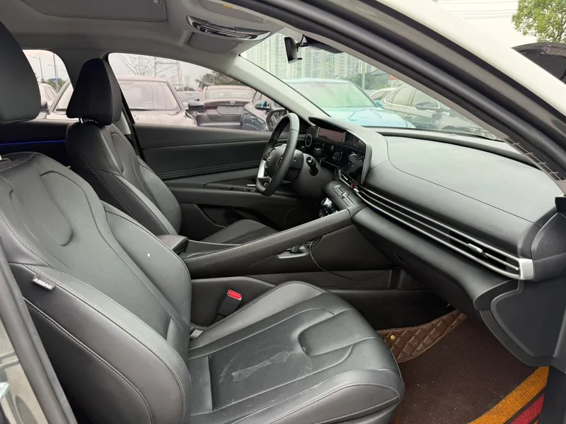 Hyundai Elantra 2023 1.5L CVT LUX Premium Edition interior photo 9 Hyundai Elantra 2023 1.5L CVT LUX Premium Edition interior photo 9