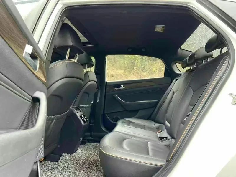 Hyundai Sonata 2018 1.6T GLS Intelligent China V interior photo 6 Hyundai Sonata 2018 1.6T GLS Intelligent China V interior photo 6