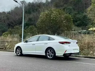 Hyundai Sonata 2018 1.6T GLS Intelligent China V interior photo 8 Hyundai Sonata 2018 1.6T GLS Intelligent China V interior photo 8
