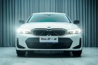BMW 3 Series 2026 330Li M Traje nocturno deportivo Yao exterior foto 3