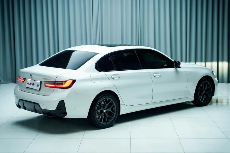 BMW 3 Series 2026 330Li M Traje nocturno deportivo Yao interior foto 8