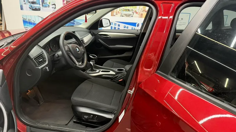 BMW X1 2014 sDrive18i Fashionable interior photo 7