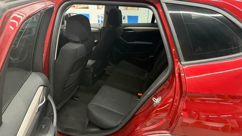 BMW X1 2014 sDrive18i Fashionable interior photo 9