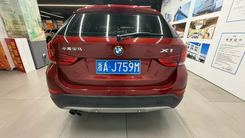 BMW X1 2014 sDrive18i Fashionable interior photo 10