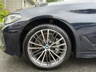 BMW 5 Series 2021 Restyling 530Li Leading Type M Sports suit exterior photo 4 BMW 5 Series 2021 Restyling 530Li Leading Type M Sports suit exterior photo 4