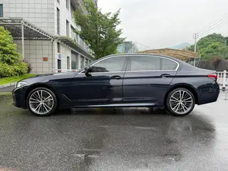 BMW 5 Series 2021 Restyling 530Li Leading Type M Sports suit interior photo 15 BMW 5 Series 2021 Restyling 530Li Leading Type M Sports suit interior photo 15
