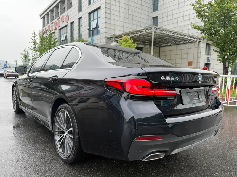 BMW 5 Series 2021 Restyling 530Li Leading Type M Sports suit interior photo 18 BMW 5 Series 2021 Restyling 530Li Leading Type M Sports suit interior photo 18